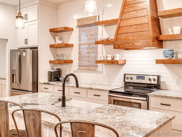 35 Center Lane, Carlton Landing, OK 74432