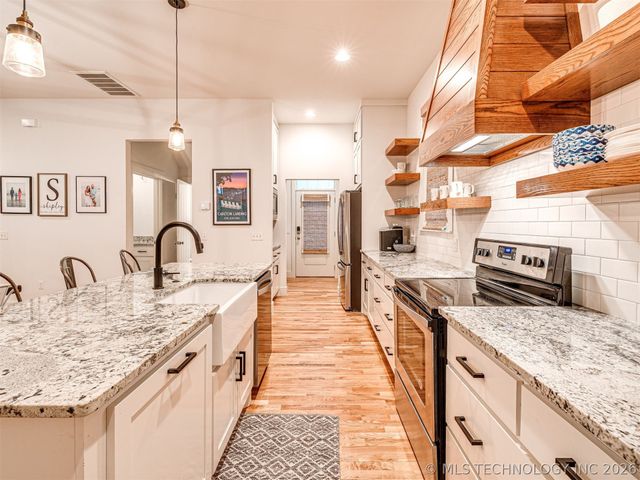 35 Center Lane, Carlton Landing, OK 74432