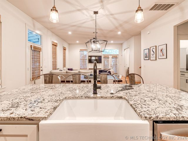 35 Center Lane, Carlton Landing, OK 74432