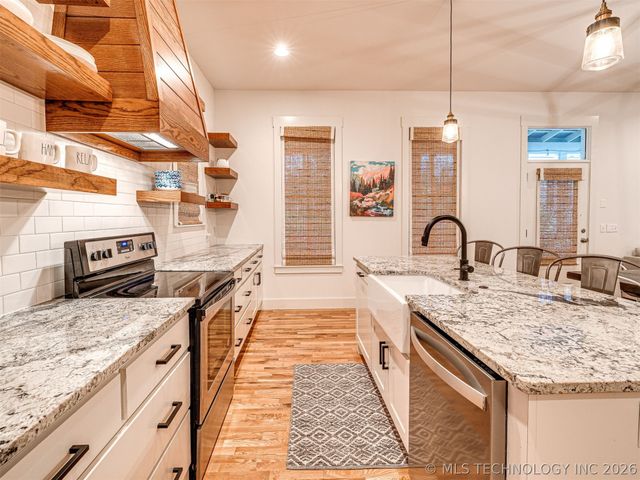35 Center Lane, Carlton Landing, OK 74432