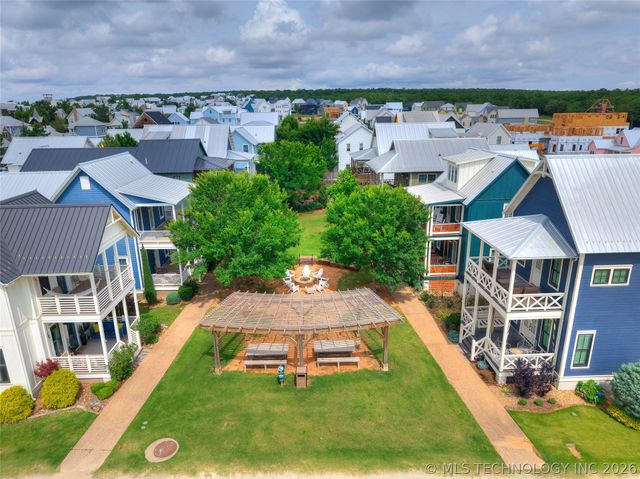 35 Center Lane, Carlton Landing, OK 74432