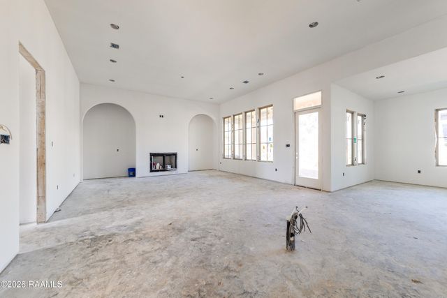 600 Traditions Drive, Lafayette, LA 70508