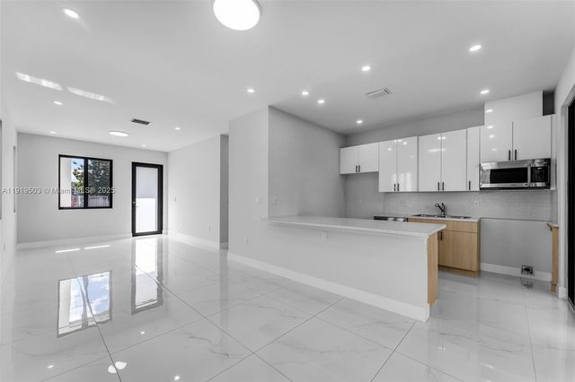 12393 SW 220th St, Miami, FL 33170