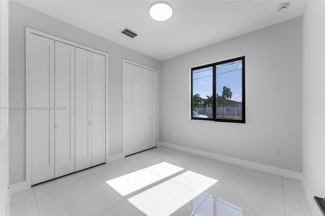 12393 SW 220th St, Miami, FL 33170