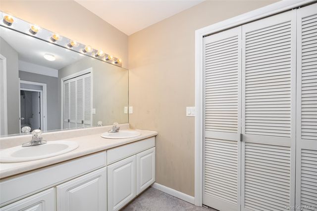 237 Panorama Court, Poughkeepsie, NY 12603