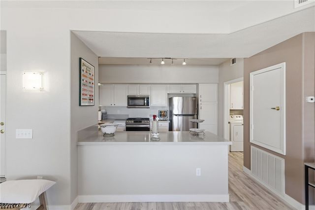 8725 West Flamingo Road 102, Las Vegas, NV 89147
