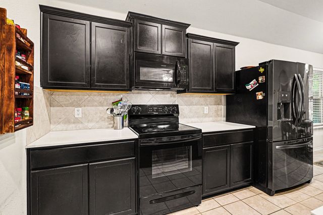 1327 Lanius Street, Gainesville, TX 76240
