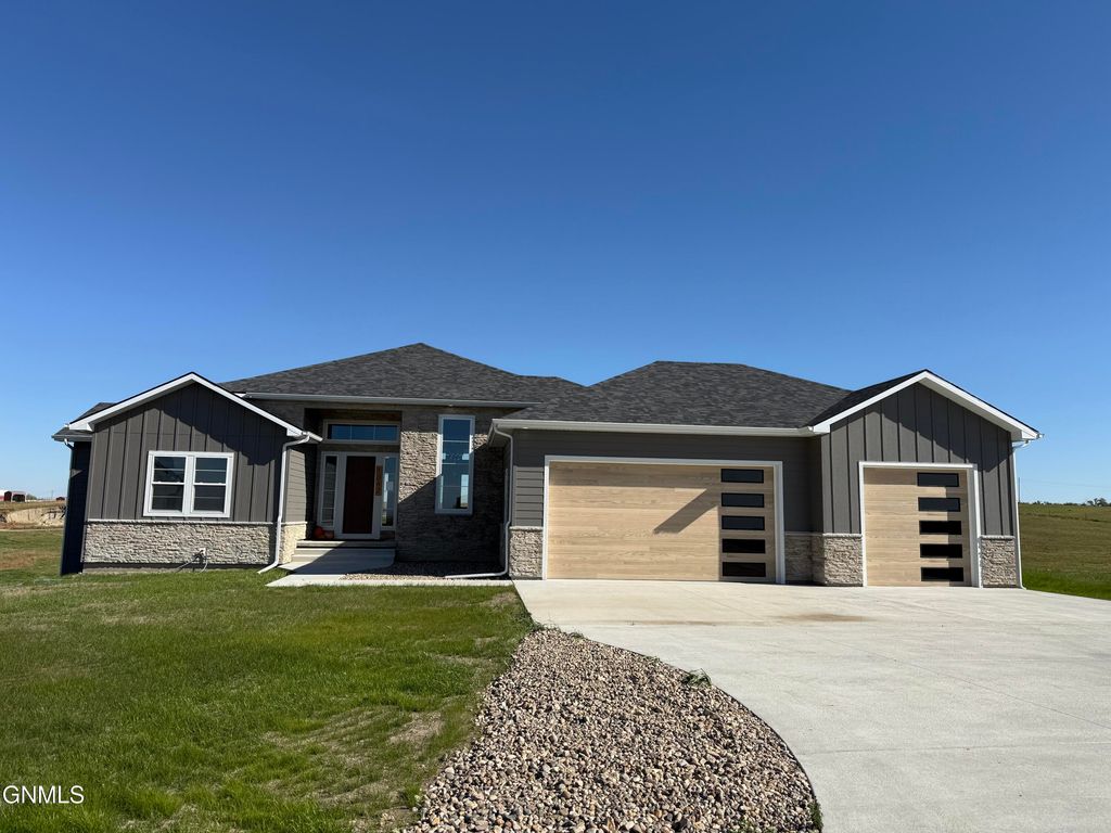 5062 Arrowhead Place, Williston, ND 58801