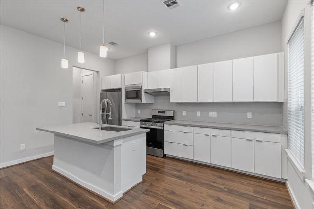 606 Thornton Road A, Houston, TX 77018