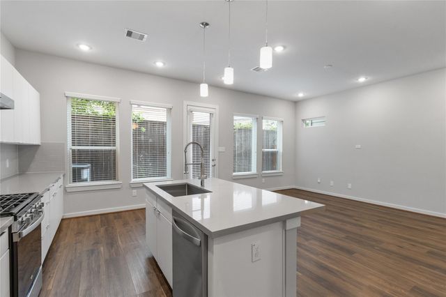 606 Thornton Road A, Houston, TX 77018