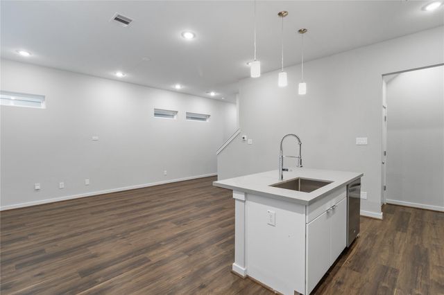 606 Thornton Road A, Houston, TX 77018