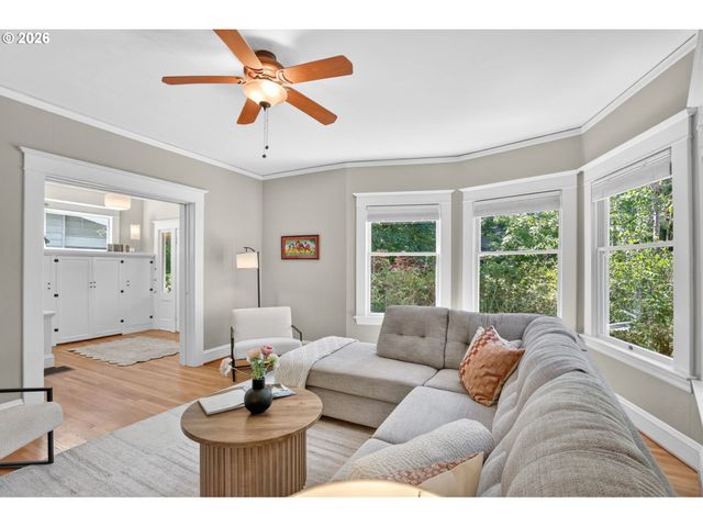 5742 N COMMERCIAL Ave, Portland, OR 97217