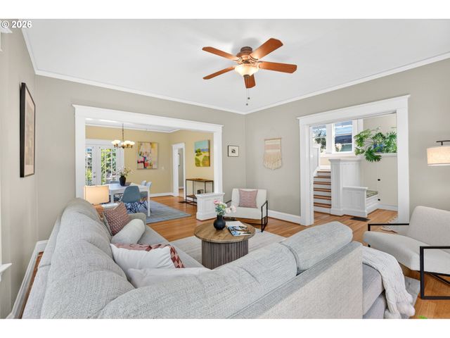 5742 N COMMERCIAL Ave, Portland, OR 97217