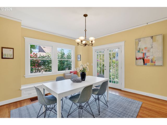 5742 N COMMERCIAL Ave, Portland, OR 97217