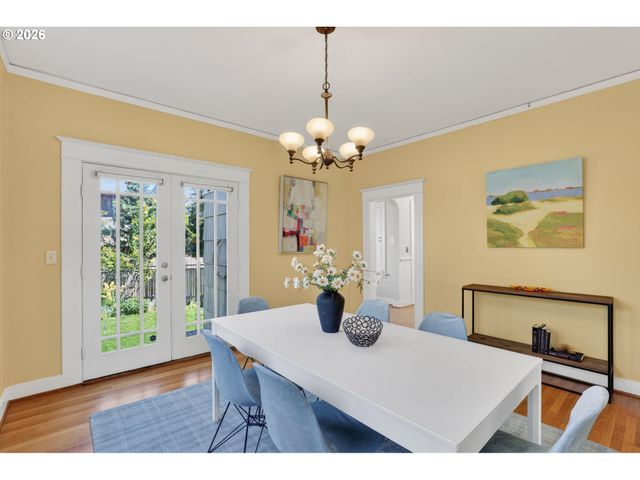 5742 N COMMERCIAL Ave, Portland, OR 97217