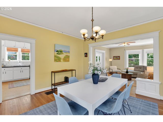 5742 N COMMERCIAL Ave, Portland, OR 97217