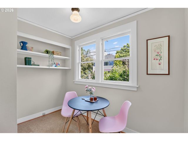 5742 N COMMERCIAL Ave, Portland, OR 97217