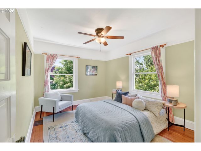 5742 N COMMERCIAL Ave, Portland, OR 97217