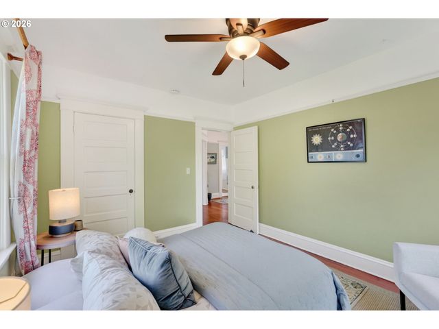 5742 N COMMERCIAL Ave, Portland, OR 97217