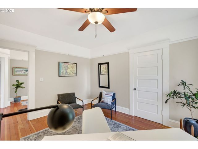 5742 N COMMERCIAL Ave, Portland, OR 97217