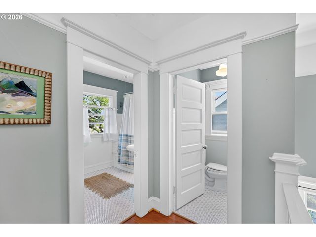 5742 N COMMERCIAL Ave, Portland, OR 97217