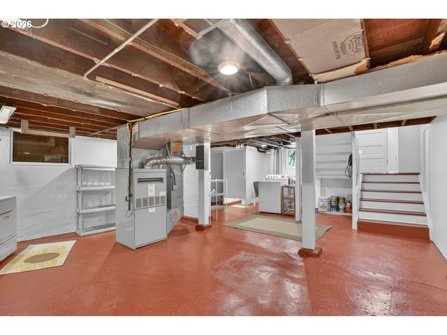 5742 N COMMERCIAL Ave, Portland, OR 97217