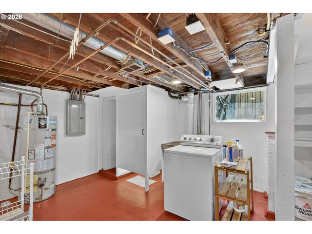 5742 N COMMERCIAL Ave, Portland, OR 97217
