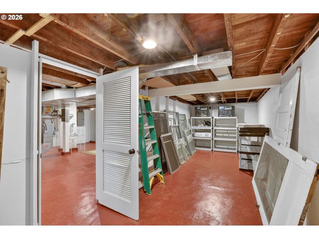5742 N COMMERCIAL Ave, Portland, OR 97217