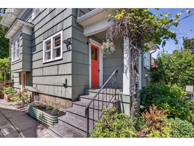 5742 N COMMERCIAL Ave, Portland, OR 97217