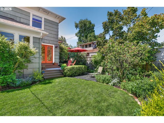 5742 N COMMERCIAL Ave, Portland, OR 97217