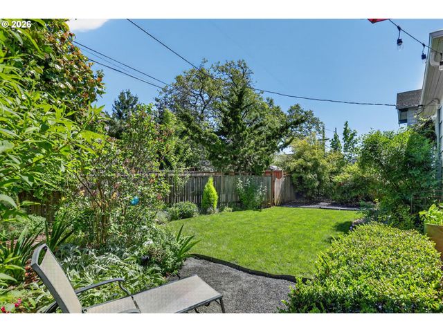 5742 N COMMERCIAL Ave, Portland, OR 97217