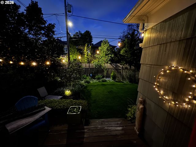 5742 N COMMERCIAL Ave, Portland, OR 97217
