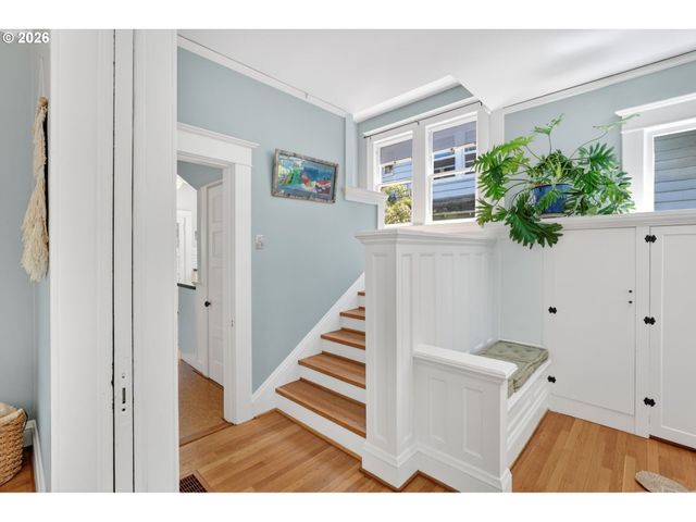 5742 N COMMERCIAL Ave, Portland, OR 97217