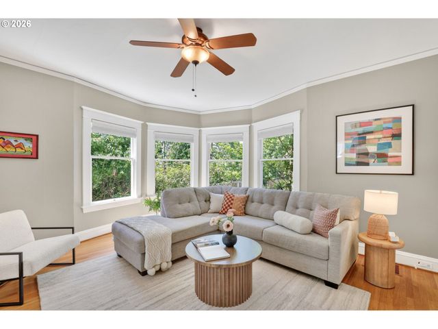 5742 N COMMERCIAL Ave, Portland, OR 97217