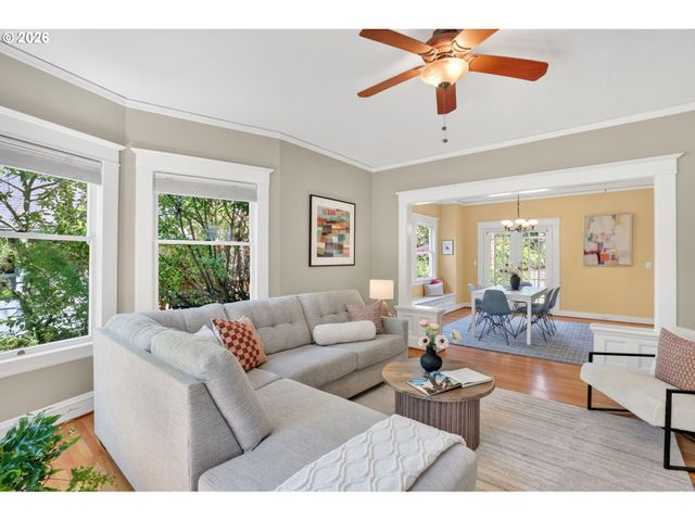 5742 N COMMERCIAL Ave, Portland, OR 97217