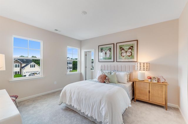 6 N WINDSONG CT, Fishersville, VA 22939