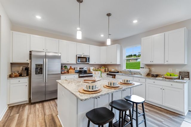6 N WINDSONG CT, Fishersville, VA 22939