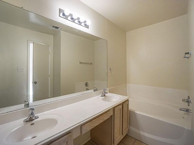 121 Shenandoah TRL, Elgin, TX 78621