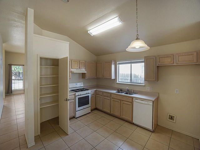 121 Shenandoah TRL, Elgin, TX 78621