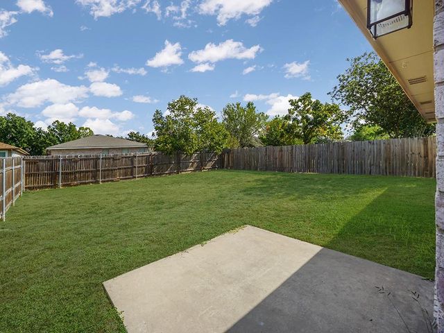 121 Shenandoah TRL, Elgin, TX 78621
