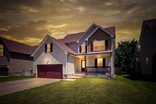 689 Fox Hound Dr, Clarksville, TN 37040