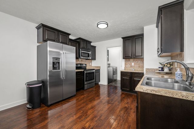 689 Fox Hound Dr, Clarksville, TN 37040