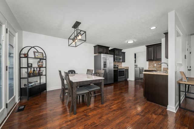 689 Fox Hound Dr, Clarksville, TN 37040