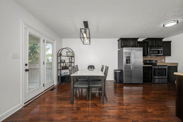 689 Fox Hound Dr, Clarksville, TN 37040