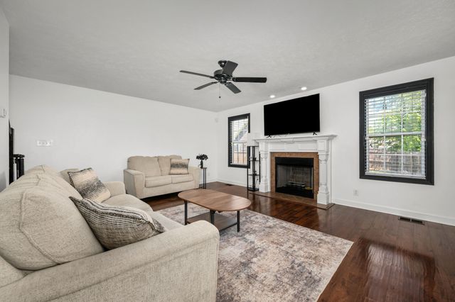 689 Fox Hound Dr, Clarksville, TN 37040