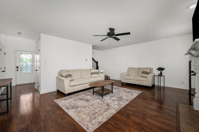 689 Fox Hound Dr, Clarksville, TN 37040