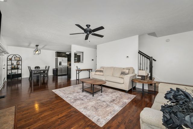 689 Fox Hound Dr, Clarksville, TN 37040