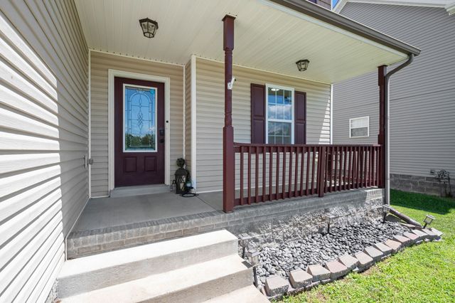 689 Fox Hound Dr, Clarksville, TN 37040