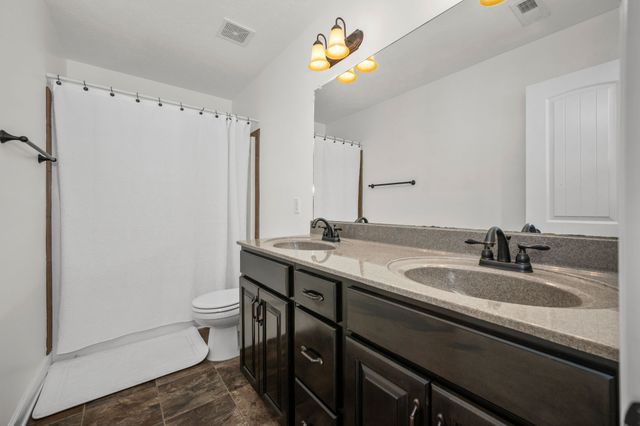 689 Fox Hound Dr, Clarksville, TN 37040