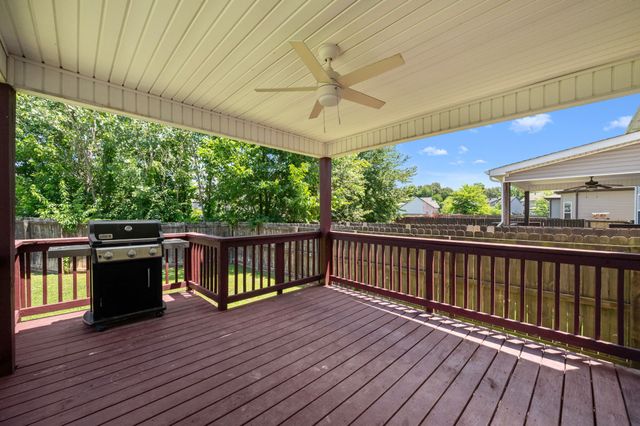 689 Fox Hound Dr, Clarksville, TN 37040
